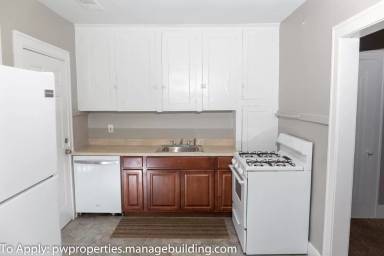 Main picture of 104 Henderson St