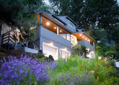 Main picture of 2760 NW Quimby St