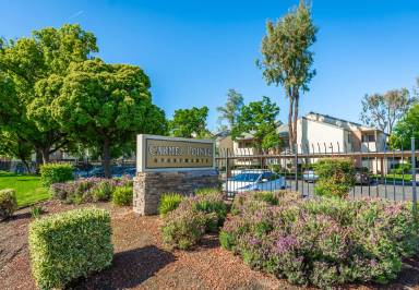 Main picture of Carmel Pointe Apartments