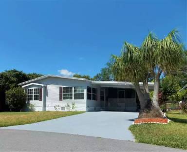 Main picture of 1637 Walking Horse Dr