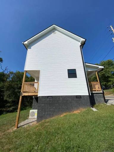 Main picture of 705 W Rhoten St