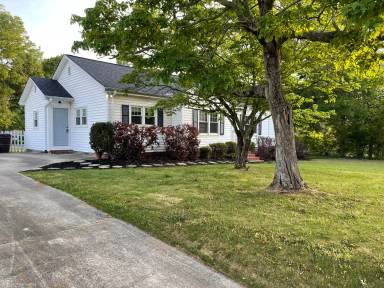 Main picture of 429 E Queen St