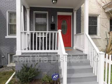 Main picture of 1114 Abbey Pl NE