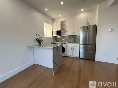 Main picture of 2211 Pingree St