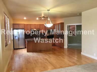 Main picture of 1327 E Urbandale Ln