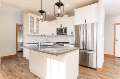 Main picture of 606 Front St