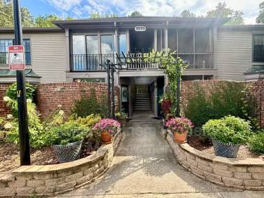 Main picture of 3093 Colonial Way