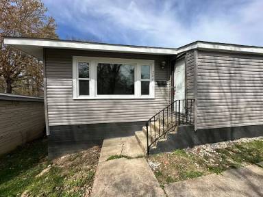 Main picture of 304 W 14th St