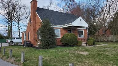 Main picture of 8 E Seminary Ave