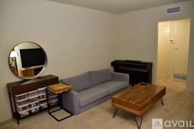 Main picture of 718 W Foothill Blvd