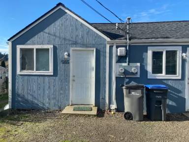 Main picture of 903 Charlotte Ave W