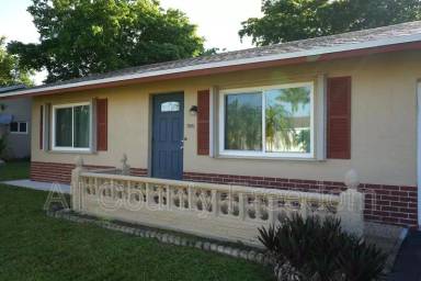 Main picture of 7000 NW 95th Ter
