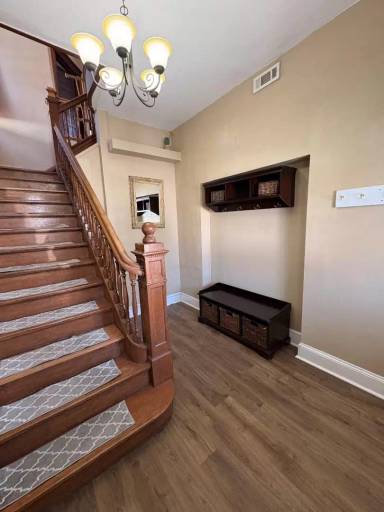 Main picture of 327 Ash St