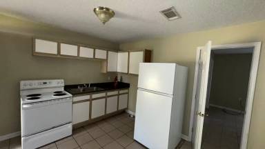 Main picture of 6443 Jasmine St
