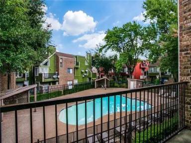 Main picture of 9817 Walnut St