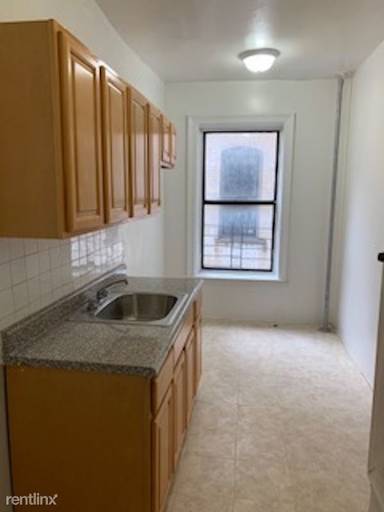 Main picture of 285 Hawthorne St