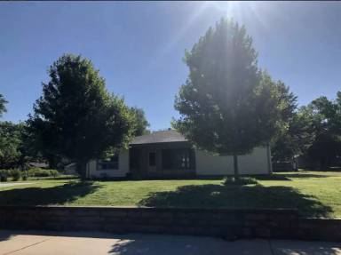 Main picture of 730 N Woodlawn Blvd