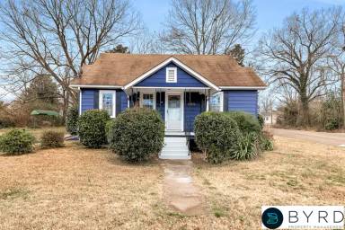 Main picture of 2958 Winston Churchill Dr
