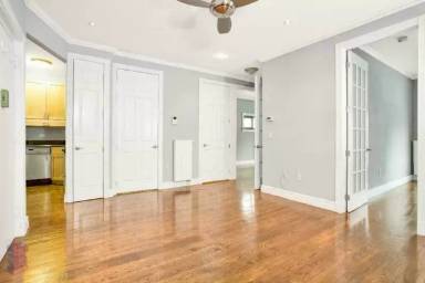 Main picture of 330 E 6th St