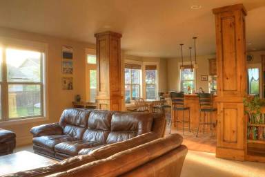 Main picture of 3232 Hillcrest Dr