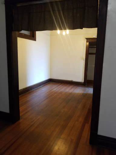 Main picture of 215 E. 18th Street - 4