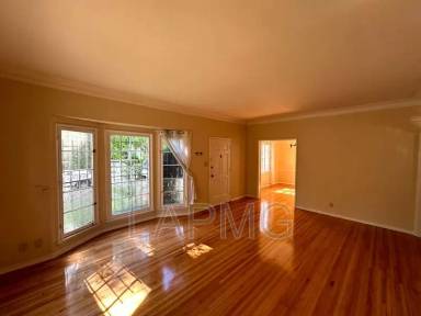 Main picture of 1206 1/2 S Alfred St