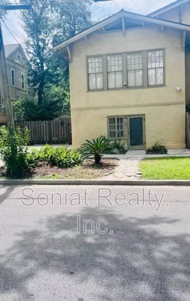 Main picture of 7 Allard Blvd