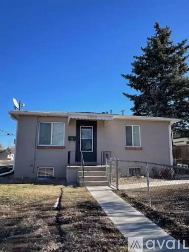 Main picture of 2900 S Shoshone St