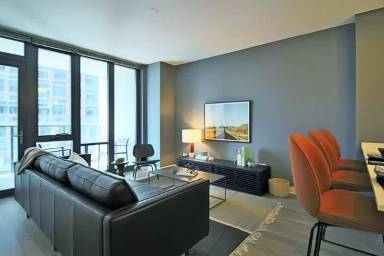 Main picture of 621 N Wells St