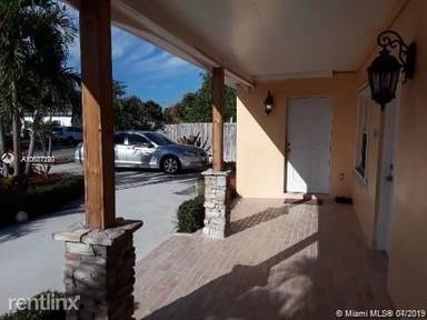 Main picture of 10215 SW 171st St