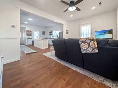 Main picture of 420 Linden Ave