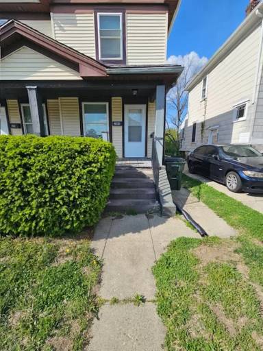 Main picture of 203 Pleasant St