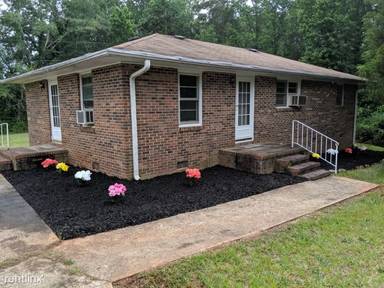 Main picture of 105 Leona Dr