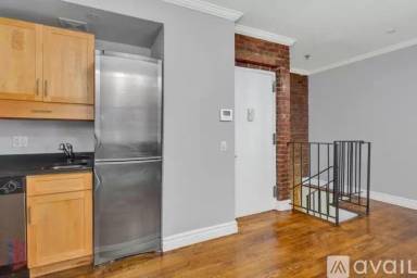 Main picture of 416 E 13th St