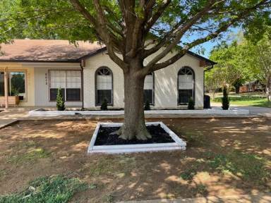Main picture of 3013 Penny Ln