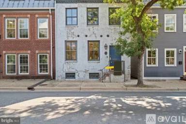Main picture of 214 S Henry St