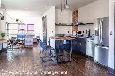 Main picture of 140 E 21st St