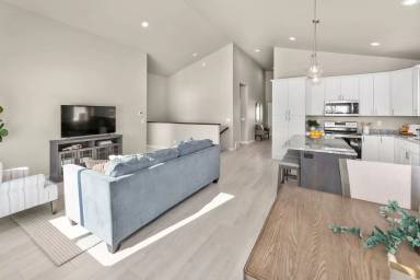 Main picture of 1128 27th Ave W