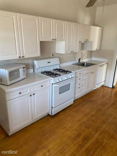 Main picture of 1429 W Victoria St
