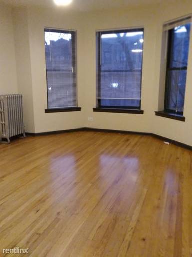 Main picture of 5609 S Michigan Ave