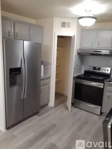 Main picture of 18555 Collins St