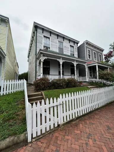 Main picture of 112 S Laurel St