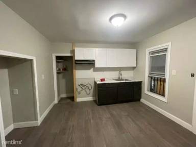 Main picture of 1082 Bond St