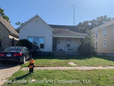Main picture of 1330 E North Grand Ave