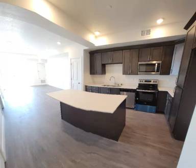 Main picture of 2101 N Main St