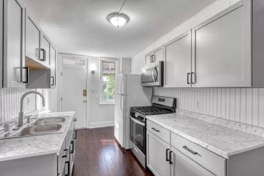 Main picture of 645 Camp St
