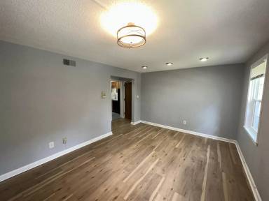 Main picture of 2115 Suitland Ter SE
