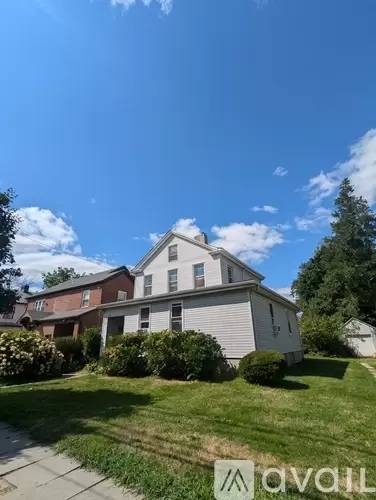 Main picture of 51 Maple St