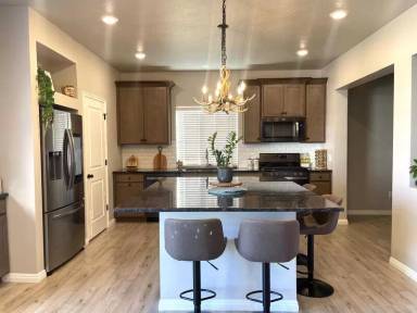 Main picture of 197 E Brushy Canyon St