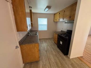 Main picture of 937 W Donovan Rd